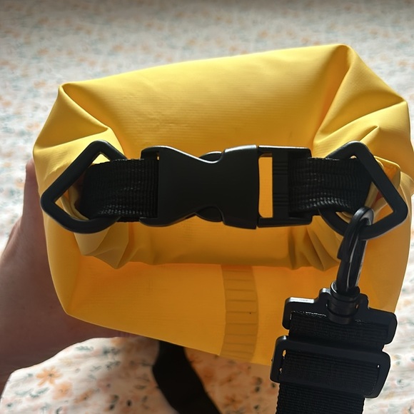 Local Motion Waterproof bag 10L - Picture 4 of 4